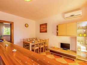 Alluring Apartment in Dramalj with Jacuzzi